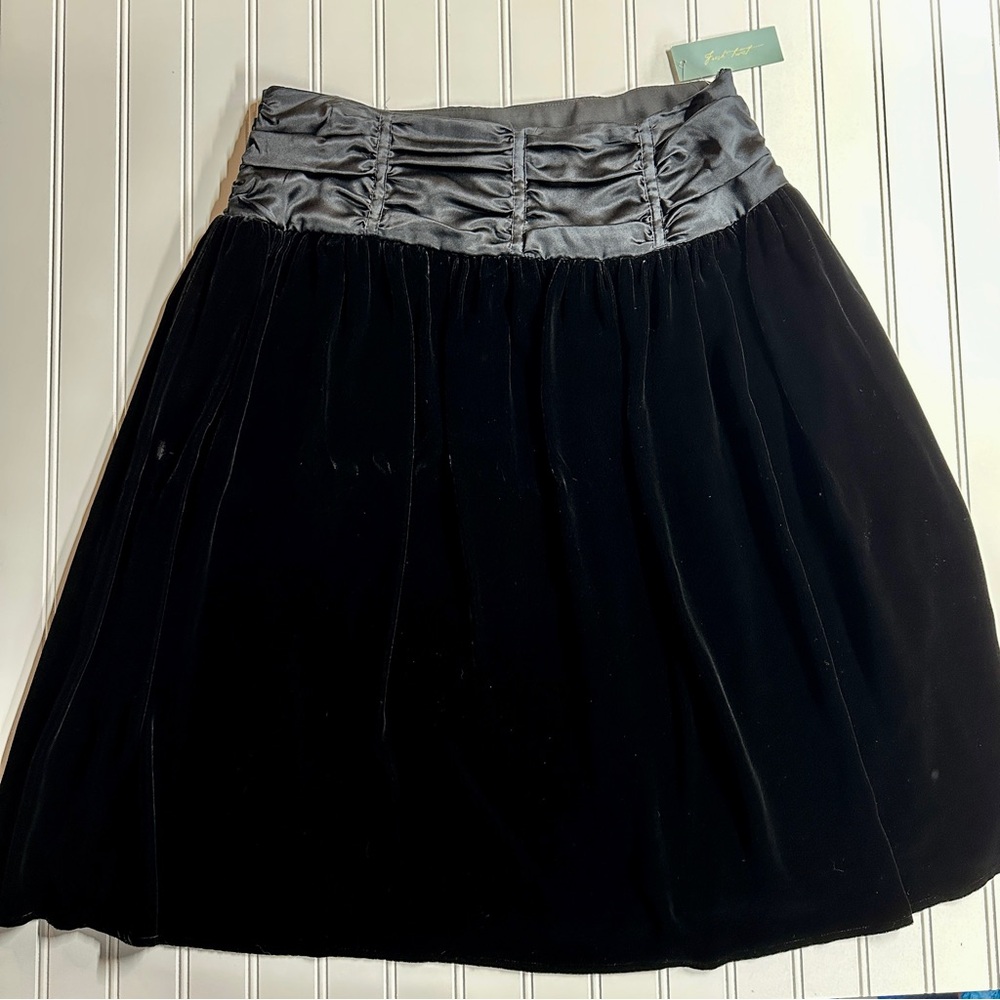 Fresh Twist Women’s Black Velvet Silk Skirt Size 10 NWT Elegant Midi